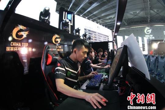 KSG妖刀直播首秀：TCG游戏战术分享，狼队对抗技巧解析，互动笑料连连-火博电竞