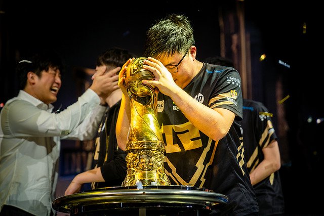 LPL决赛垃圾话环节爆点：369赛前挑战Bin“输了记得弯腰